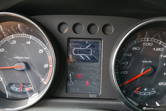 2016款北京BJ40L 2.0T手动四驱尊贵版