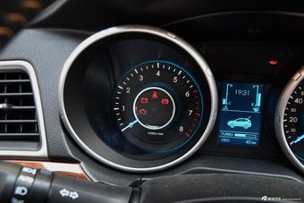 2016款北汽威旺S50 1.5T欢动尊贵型