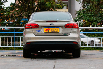 2015款福克斯三厢1.0T自动超能风尚型