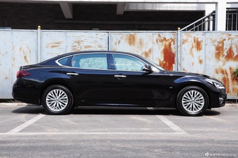 2015款英菲尼迪Q70L 2.5L奢华版
