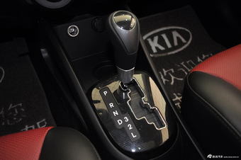 2012款起亚K2 1.4L自动炫酷纪念版两厢