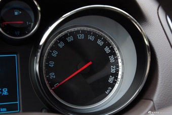 2015款君威2.0L自动领先时尚型