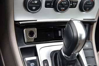 2015款迈腾2.0TSI尊贵型