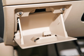 2013款艾瑞泽7 1.6手动致享版