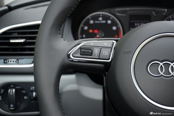 2016款奥迪Q3 2.0T自动quattro全时四驱35TFSI风尚型