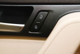 2013款迈腾1.8TSI领先型