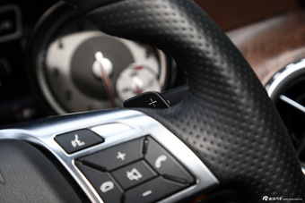 2015款奔驰GLA260 2.0T自动4MATIC 运动型