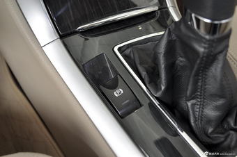 2012款奔腾B90 2.0L手动豪华型