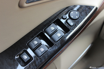 2014款海马M8 2.0L手动舒适型