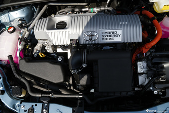 2016款卡罗拉双擎1.8L自动旗舰版