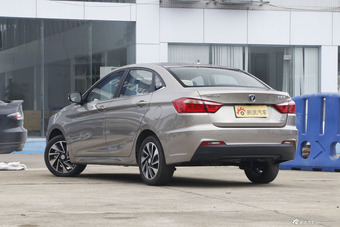 2015款悦翔V7 1.6L自动乐趣型