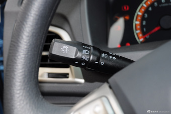 2015款比亚迪全新F3节能版1.5L手动尊贵型