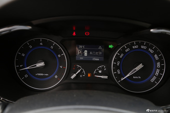 2015款悦翔V7 1.6L自动乐趣型