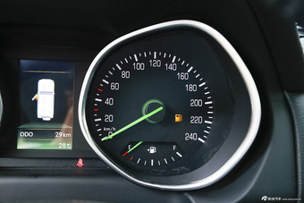 2016年北京BJ80 2.3T手动尊贵版