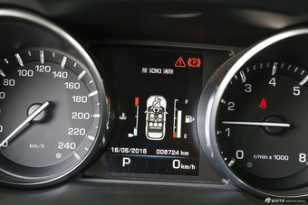 2015款揽胜极光2.0T自动智耀版