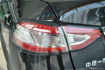 2012款奔腾B90 2.0L手动豪华型