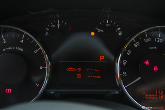 2015款东风标致3008 2.0L自动经典型