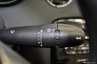 2013款东风标致408 2.0L手动舒适版