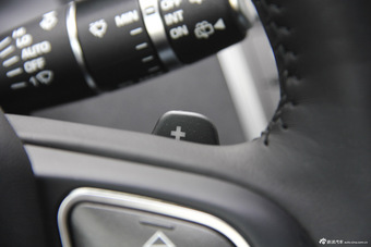 2016款揽胜极光2.0T自动SE PLUS 智享版