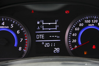 2014款众泰Z300 1.5L手动新视界豪华型