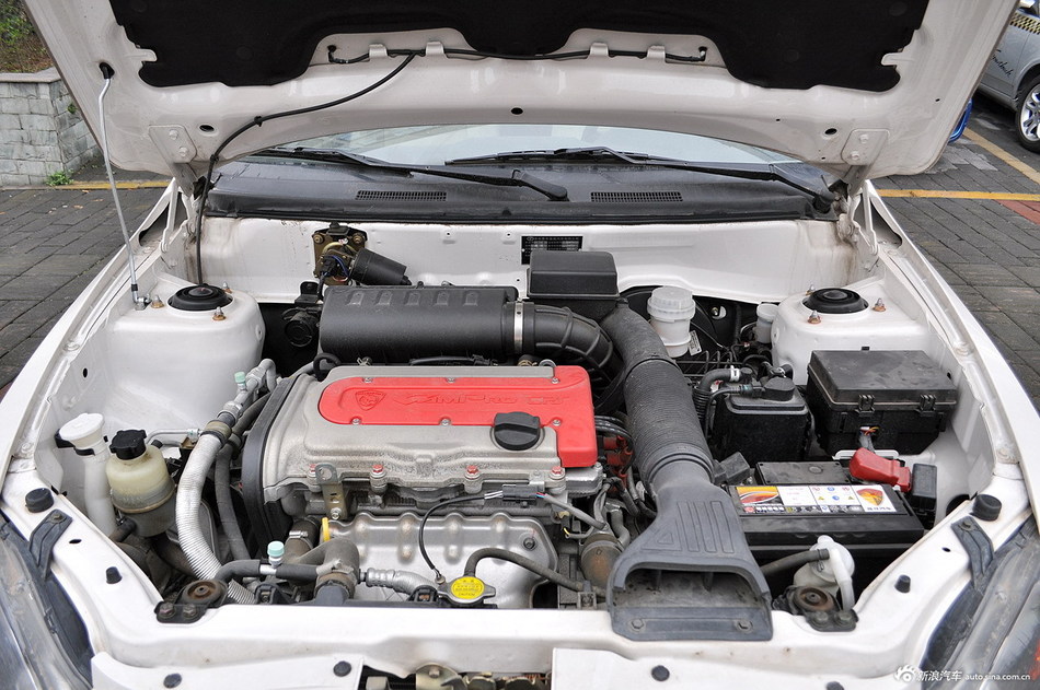 2012款莲花L5三厢1.8L手动风尚版流光白