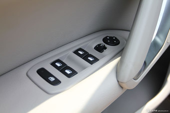 2014款东风标致408 1.6T自动尊贵版