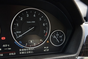 2016款宝马3系GT 328i 2.0T自动设计套装型