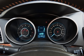 2016款北汽威旺S50 1.5T欢动尊贵型