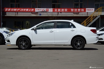 2016款比亚迪速锐1.5L手动精英型