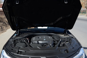 2017款宝马7系730Li 2.0T自动领先型 黑色