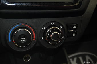 2012款起亚K2 1.4L自动炫酷纪念版两厢