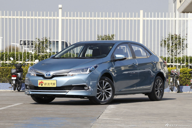 2016款卡罗拉双擎1.8L自动旗舰版 蓝色