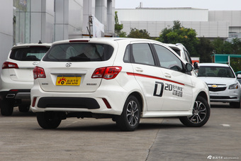 2015款绅宝D20两厢1.5L自动乐天版