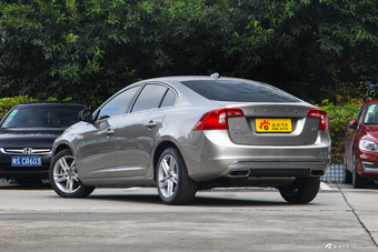 2016款沃尔沃S60L 2.0T自动 T5智驭版