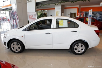 2013款爱唯欧三厢1.4SL自动时尚天窗版