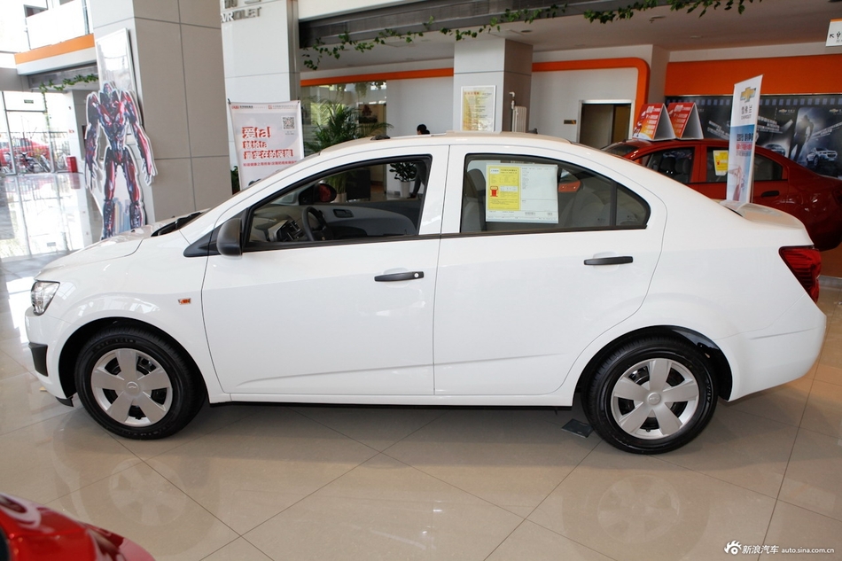 2013款爱唯欧三厢1.4SL自动时尚天窗版