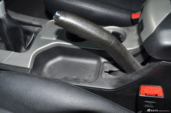 2012款奥轩GX5 2.0L手动两驱天窗版