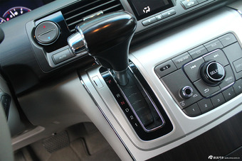 2012款东风本田艾力绅2.4 VTi-S尊贵版