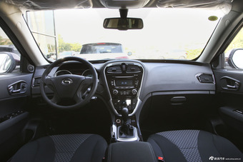 2015款传祺GS5 Super 2.0L手动两驱舒适版