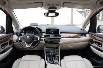 2016款宝马2系旅行车220i 2.0T自动豪华设计套装图片