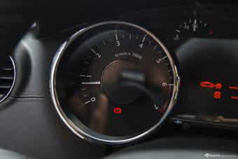 2015款东风标致3008 2.0L手动经典版