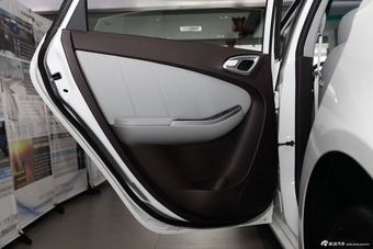 2014款纳智捷 5 Sedan荣耀导航版 1.8T自动尊贵型