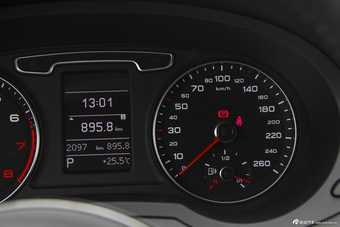 2015款奥迪Q3 35TFSI进取型