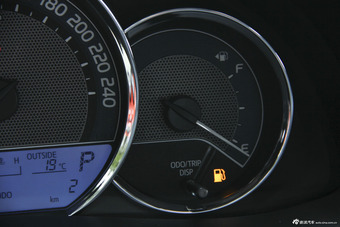 2015款雷凌1.6G CVT橙色限量版