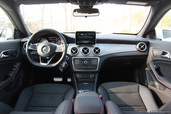 2015奔驰CLA220 2.0T自动4MATIC图片