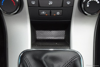 2015款科鲁兹掀背1.6L手动舒适型