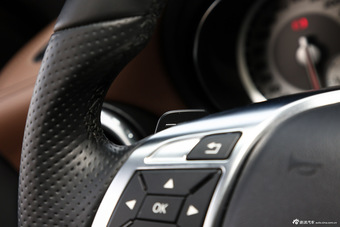 2015款奔驰GLA260 2.0T自动4MATIC 运动型