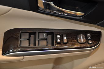 2012款凯美瑞尊瑞混动2.5HG豪华版