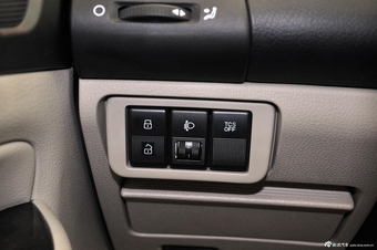 2013款奔腾B50 1.8L自动尊贵型