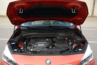 2016款宝马2系旅行车220i 2.0T自动豪华设计套装图片